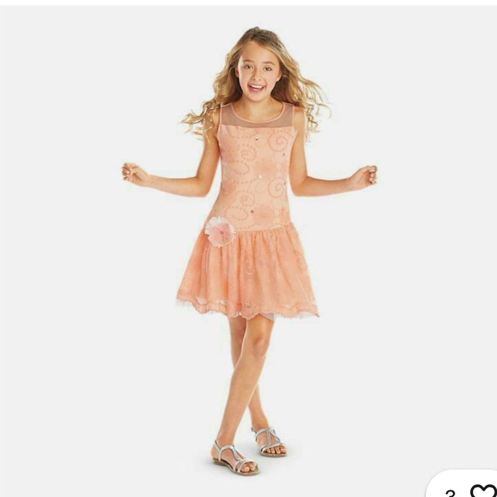 AMERICANA GIRL | Shimmery and Lace Party Dress - Picture 2 of 2